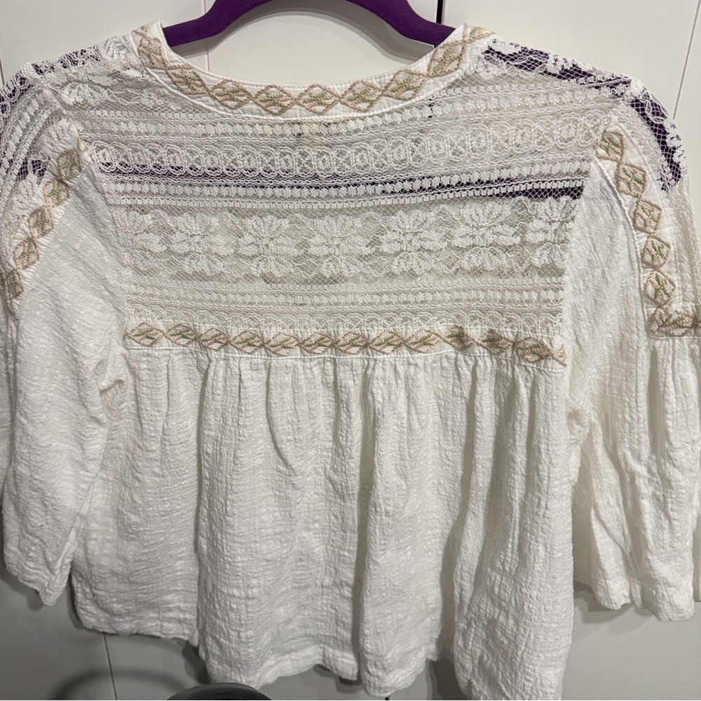 Gimmicks Embroidered Top - Picture 4 of 6